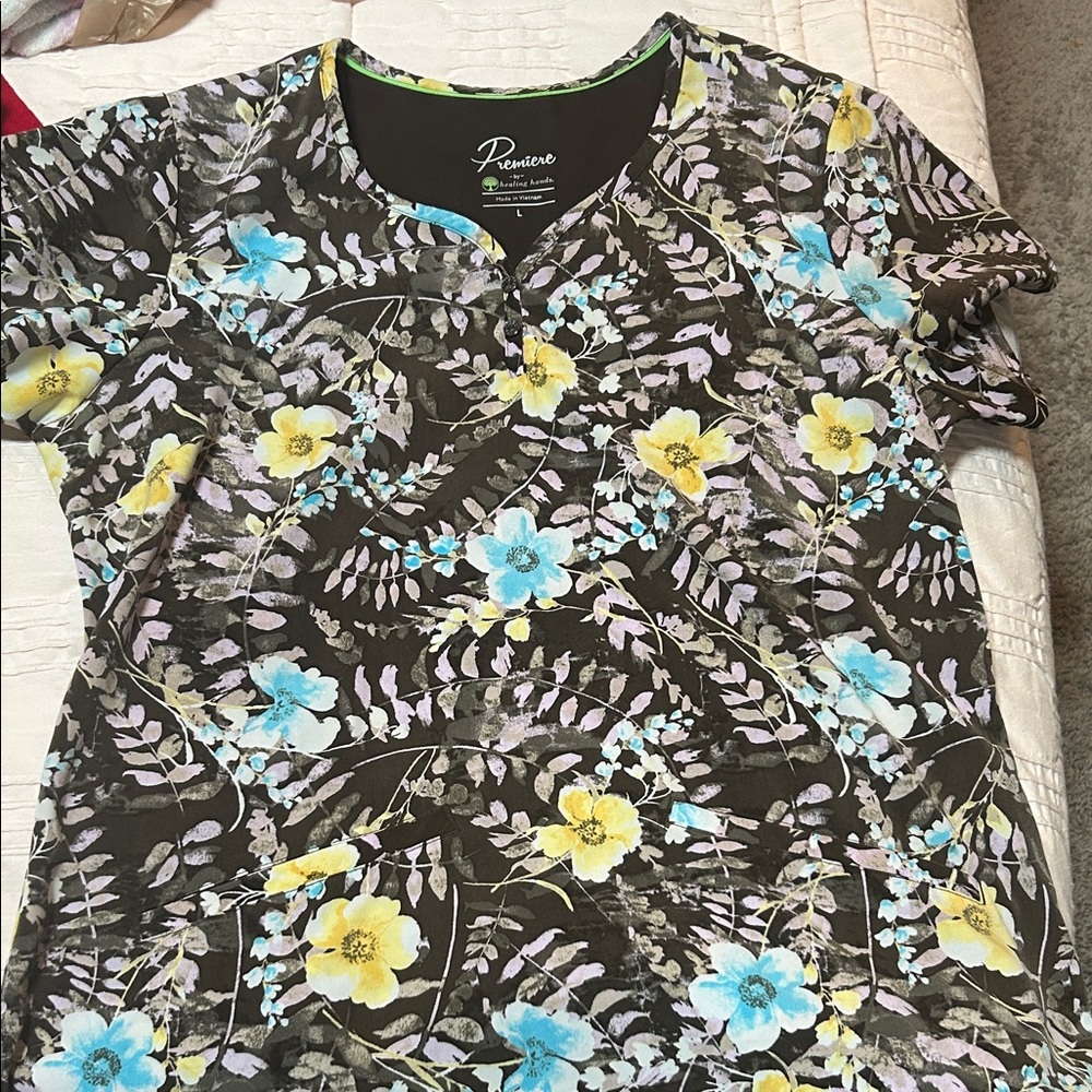 PIONEER Women's Floral Short Sleeve Top - Black, Yellow, Blue